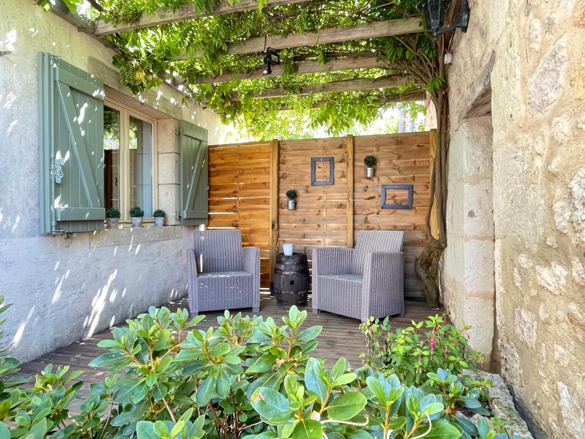 Les Régniers - 1 gîte x4 à 6 et 1 gîte x8 - à réserver ensemble ou séparément Eynesse Extérieur photo
